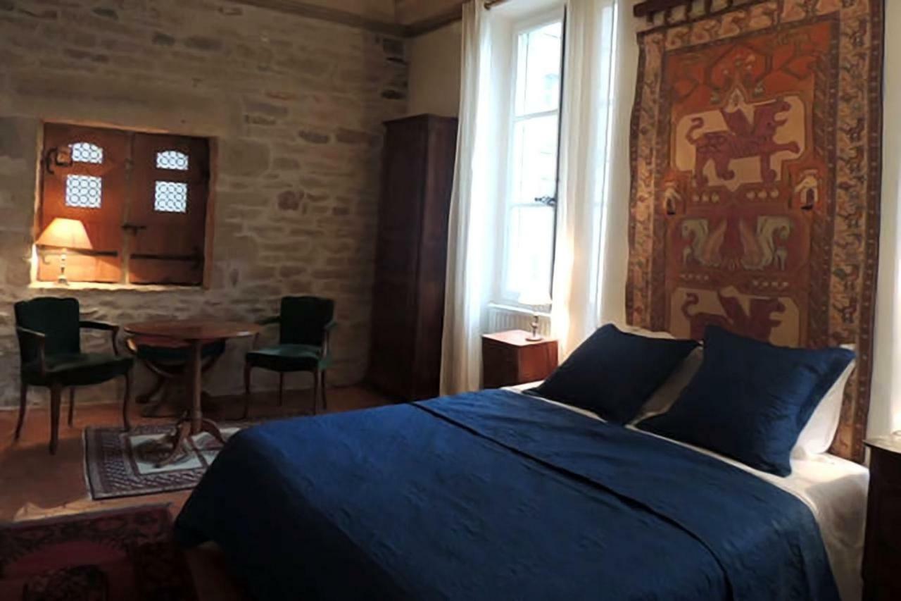 Maison Romane 1136 Клюни Экстерьер фото