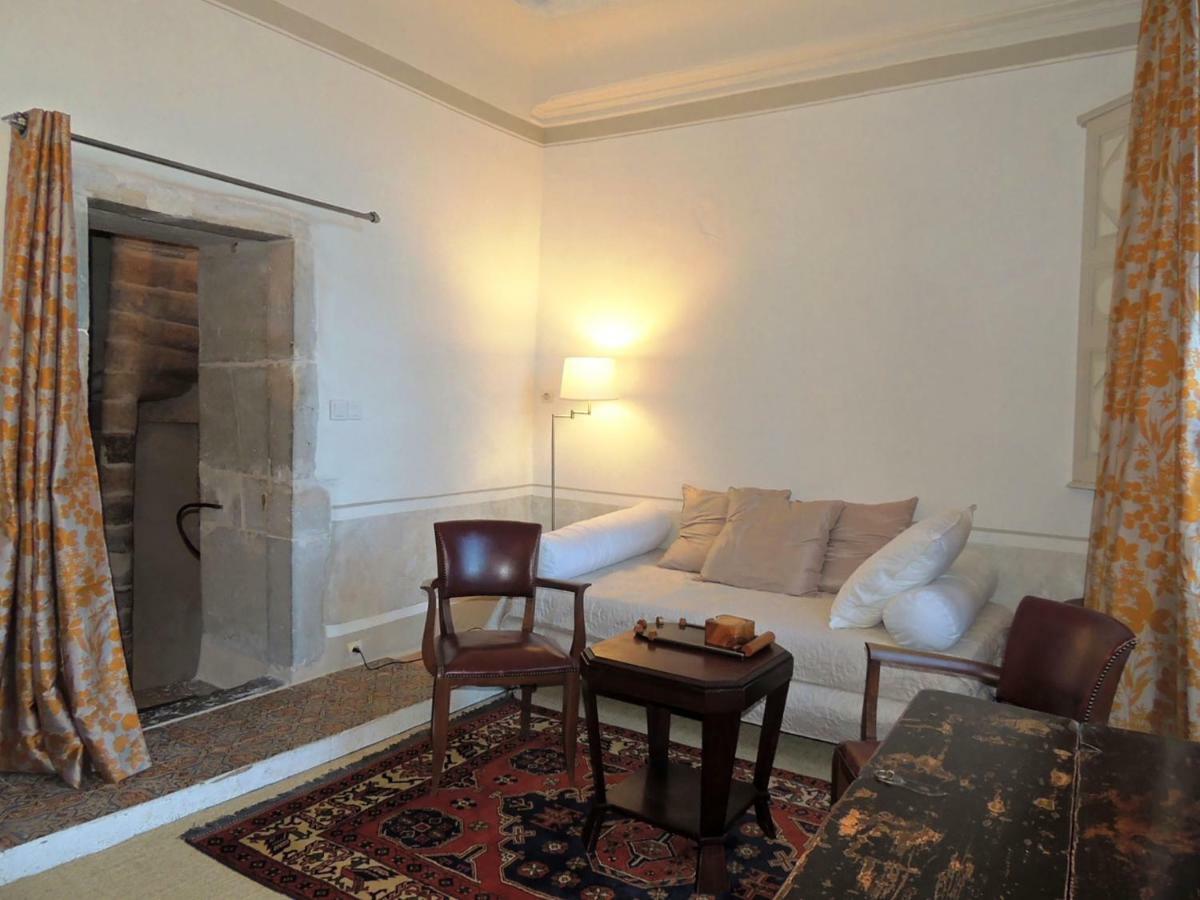 Maison Romane 1136 Клюни Экстерьер фото